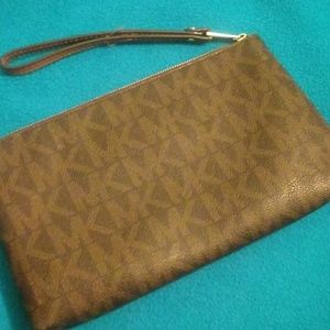 Michael Kors Bags - Michael Kors Clutch Michael Kors Bags - Michael Kors Clutch
